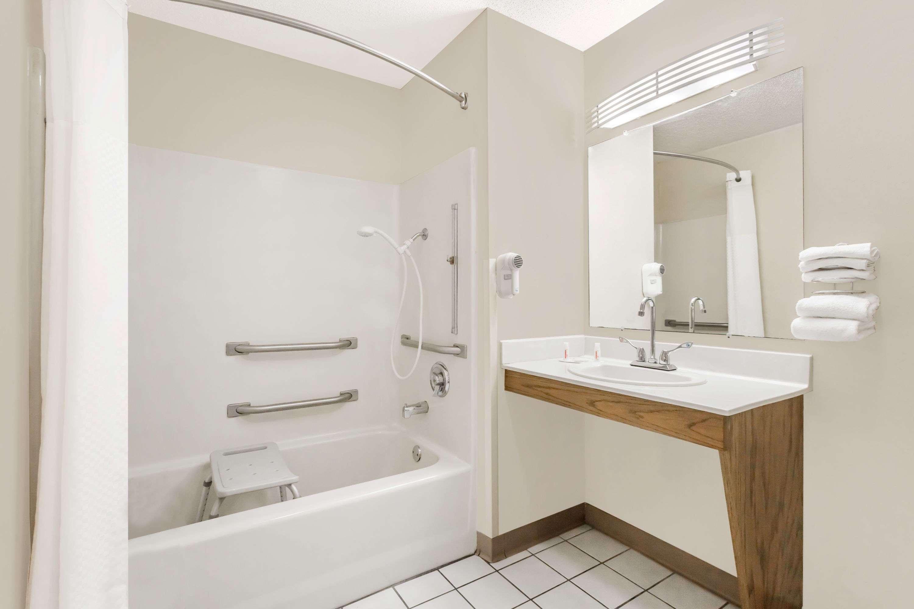 Baymont By Wyndham Anderson Clemson Hotel Bagian luar foto