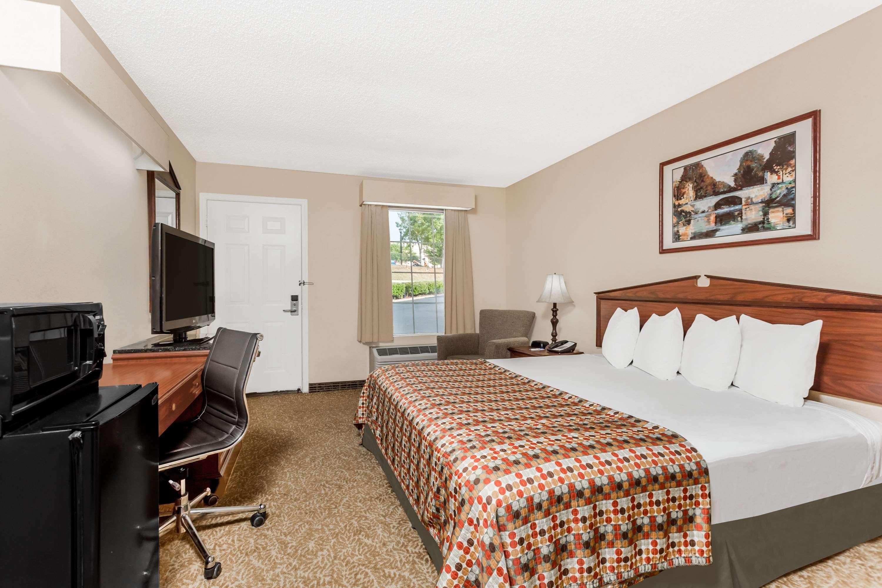 Baymont By Wyndham Anderson Clemson Hotel Bagian luar foto