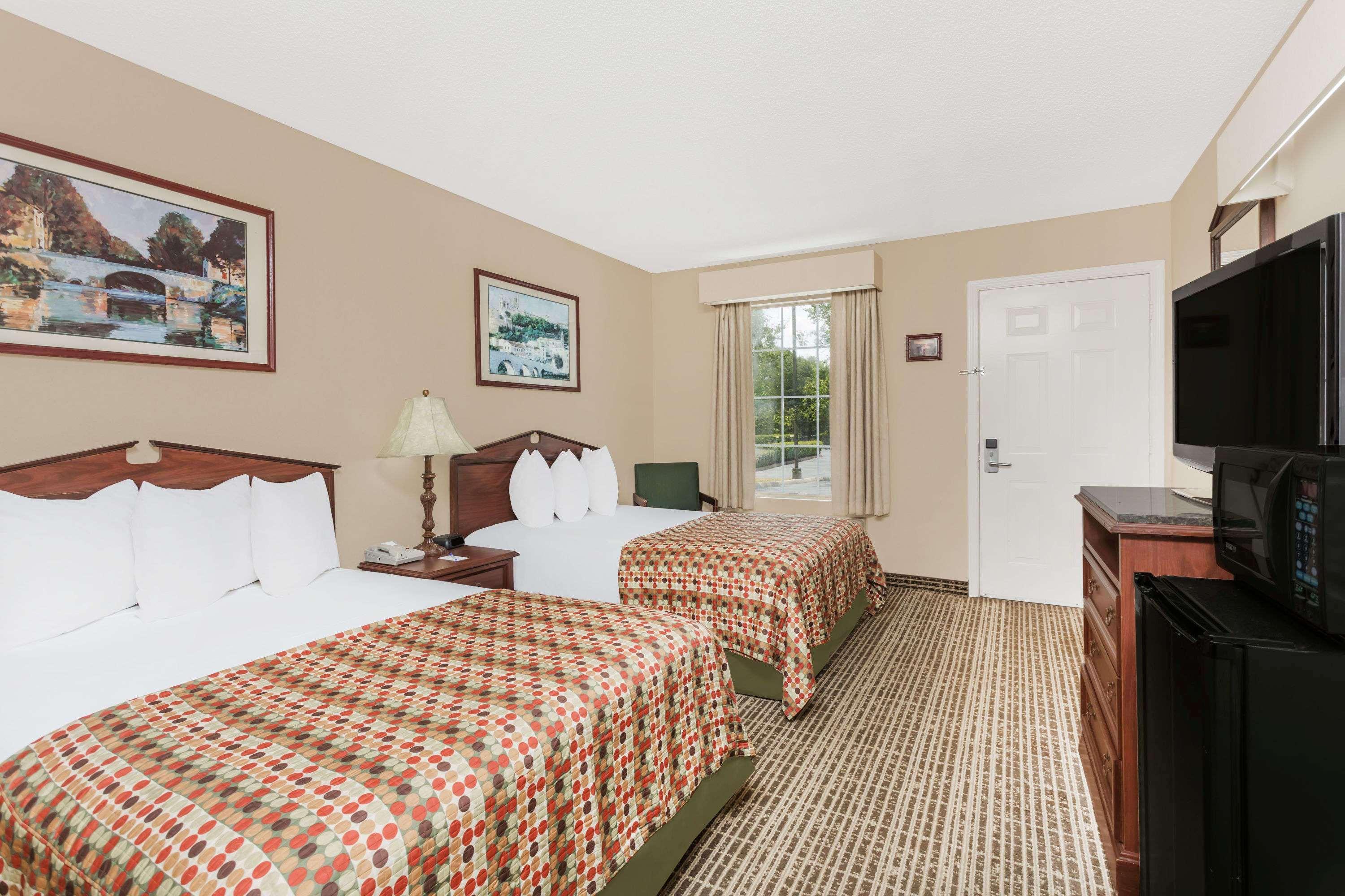Baymont By Wyndham Anderson Clemson Hotel Bagian luar foto
