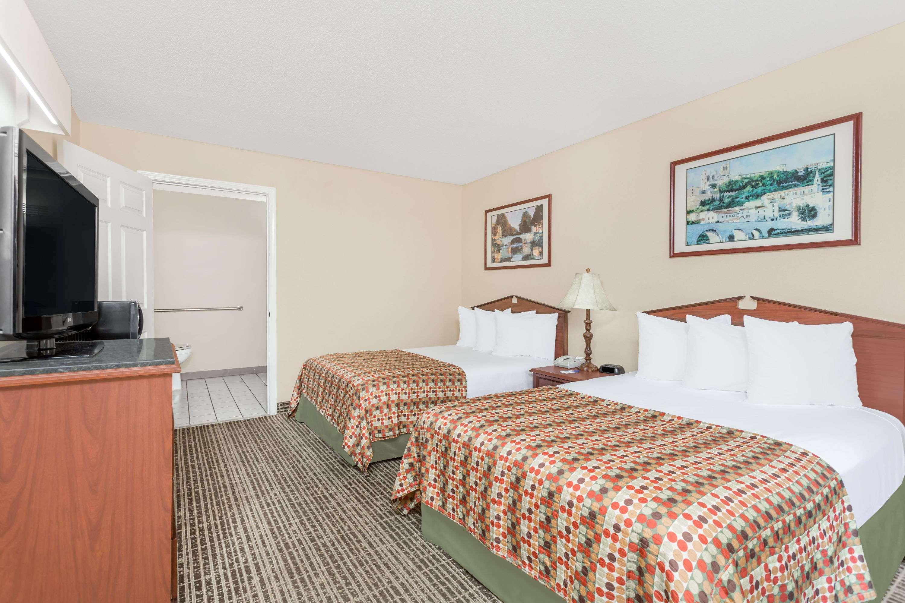 Baymont By Wyndham Anderson Clemson Hotel Bagian luar foto