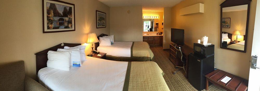 Baymont By Wyndham Anderson Clemson Hotel Bagian luar foto
