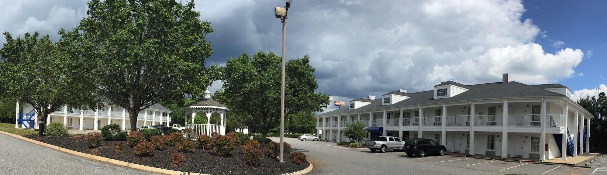 Baymont By Wyndham Anderson Clemson Hotel Bagian luar foto