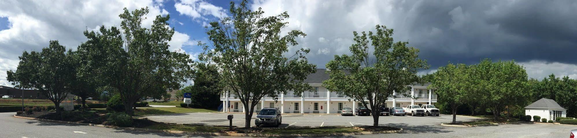 Baymont By Wyndham Anderson Clemson Hotel Bagian luar foto